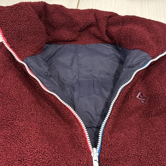 Fourlaps NWT Polar Quilted Sherpa Jacket in Burgundy/Smoke. Reversible. - Picture 4 of 12